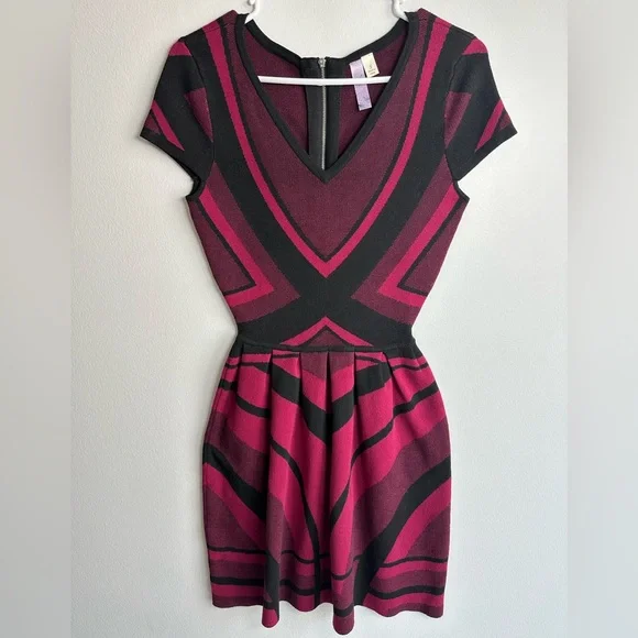 Alya Black and Pink/Red Mini Geometric Knit Dress Size Small - Picture 1 of 5